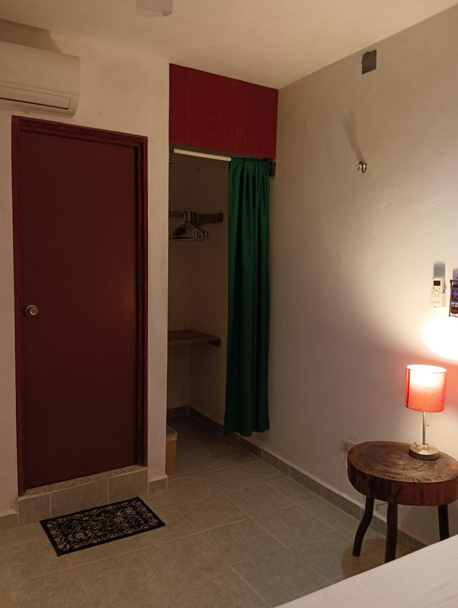 Alojamiento Ya'Ax Nah Playa del Carmen Kamer foto